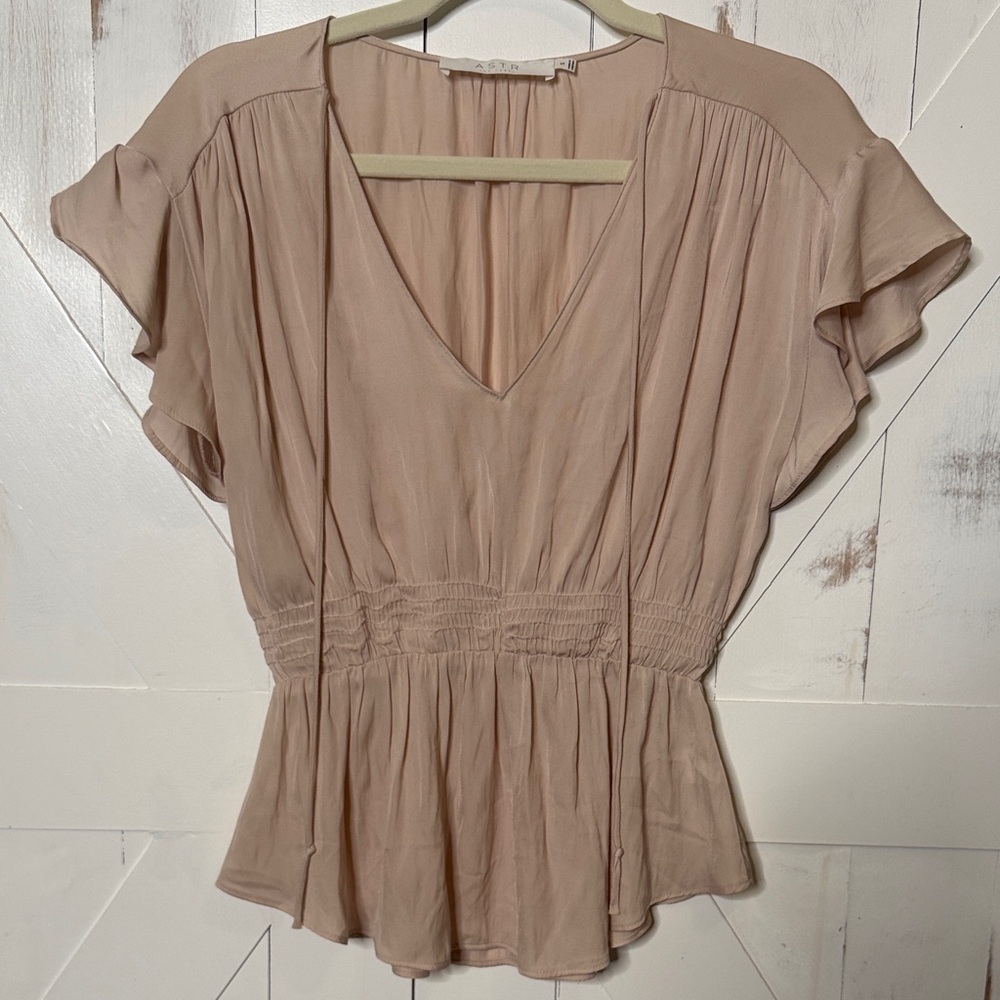 ASTR the Label Blush Cream V-Neck Flutter Sleeve Peplum Blouse